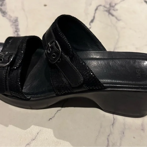 Dansko Black Sophie Versatile Leather Sandals - Picture 2 of 3